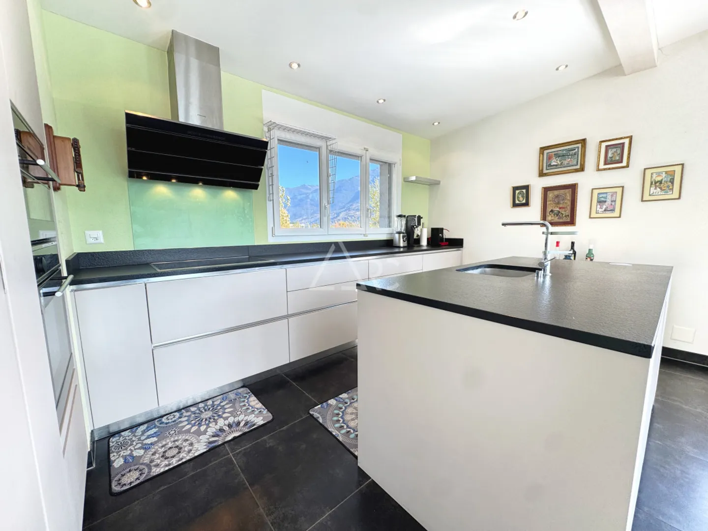 Penthouse with panoramic view in the heart of Fully - Photo 6 of 13