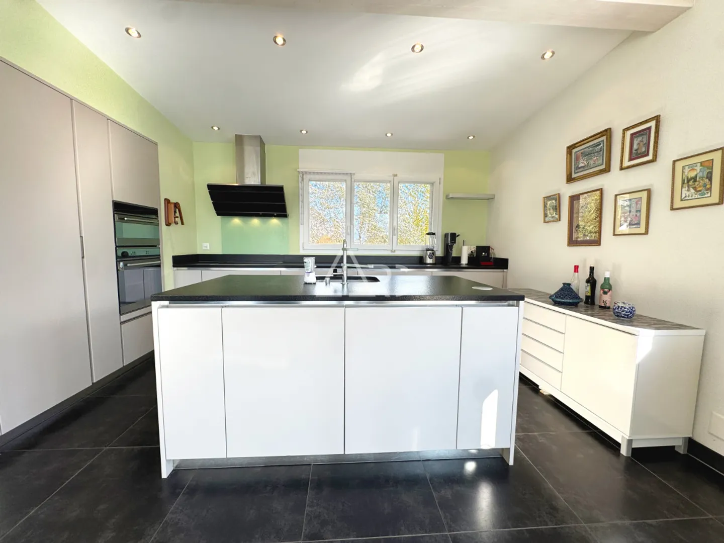 Penthouse with panoramic view in the heart of Fully - Photo 7 of 13