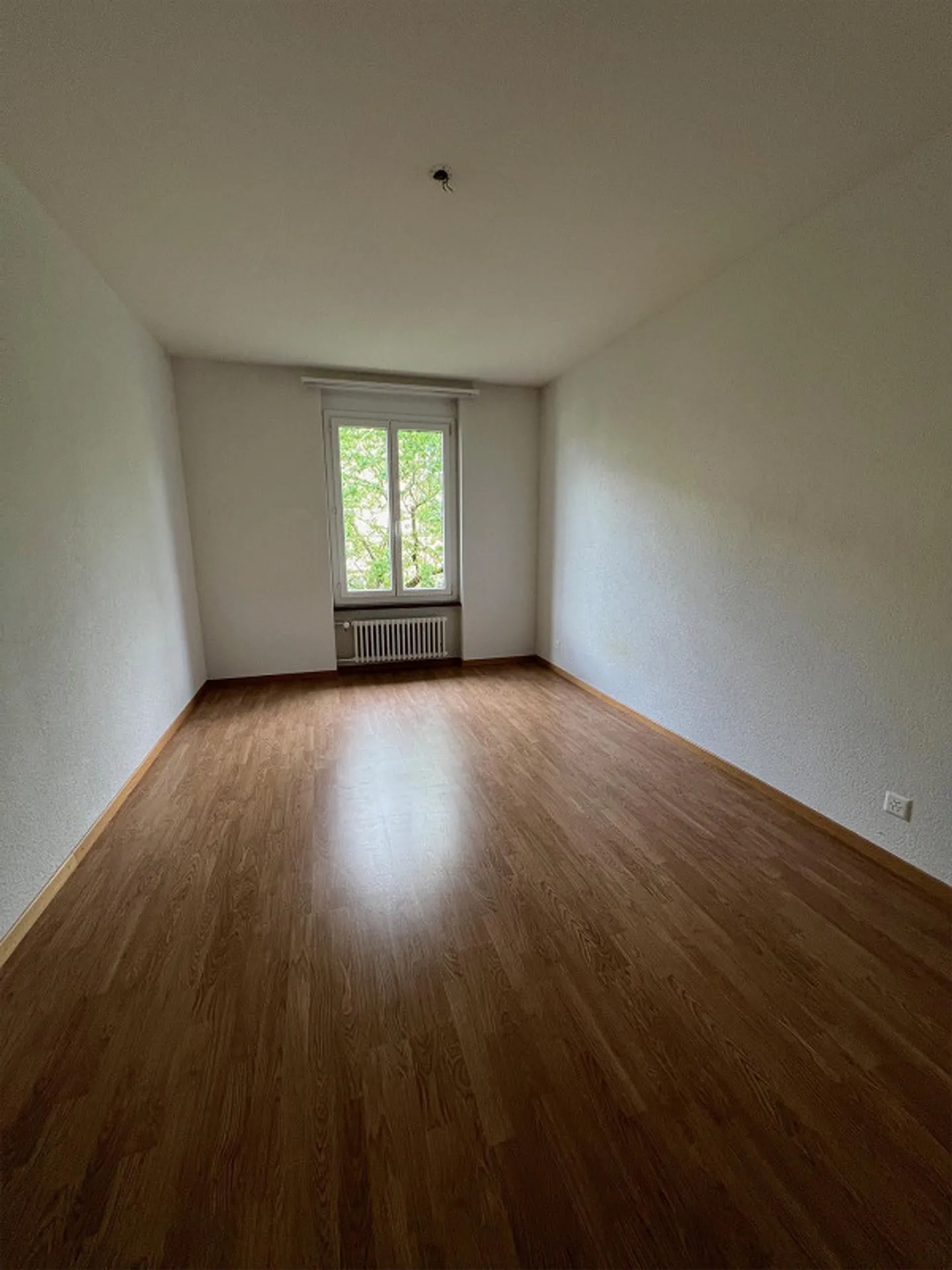 Charmante appartement 3 pièces avec balcon surplombant la verdure - Photo 5 sur 10