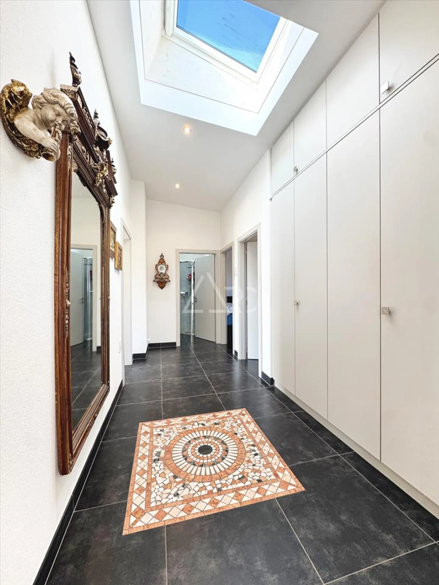 Penthouse with panoramic view in the heart of Fully - Photo 12 of 13