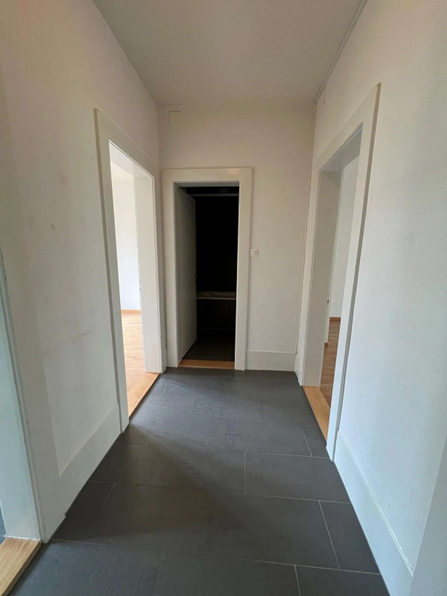 Charmante appartement 3 pièces avec balcon surplombant la verdure - Photo 8 sur 10