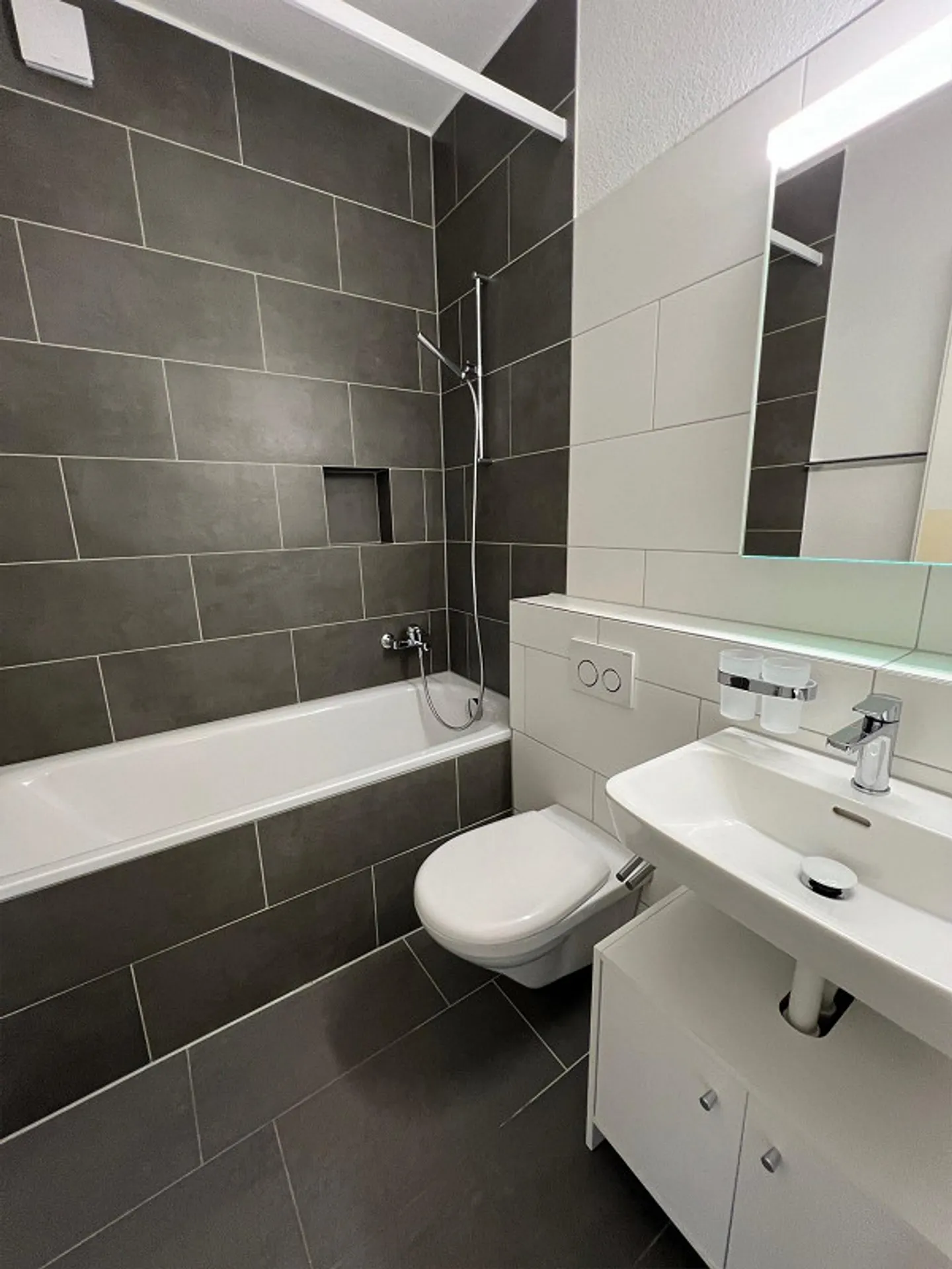 Charmante appartement 3 pièces avec balcon surplombant la verdure - Photo 7 sur 10