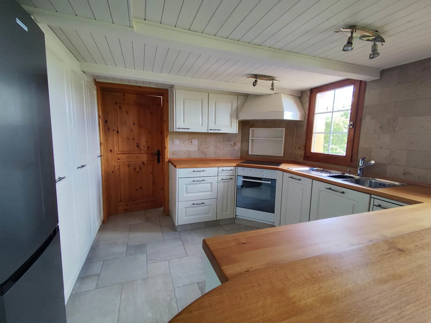 Appartamento affascinante di 6,5 stanze con grande garage - Foto 3 di 16