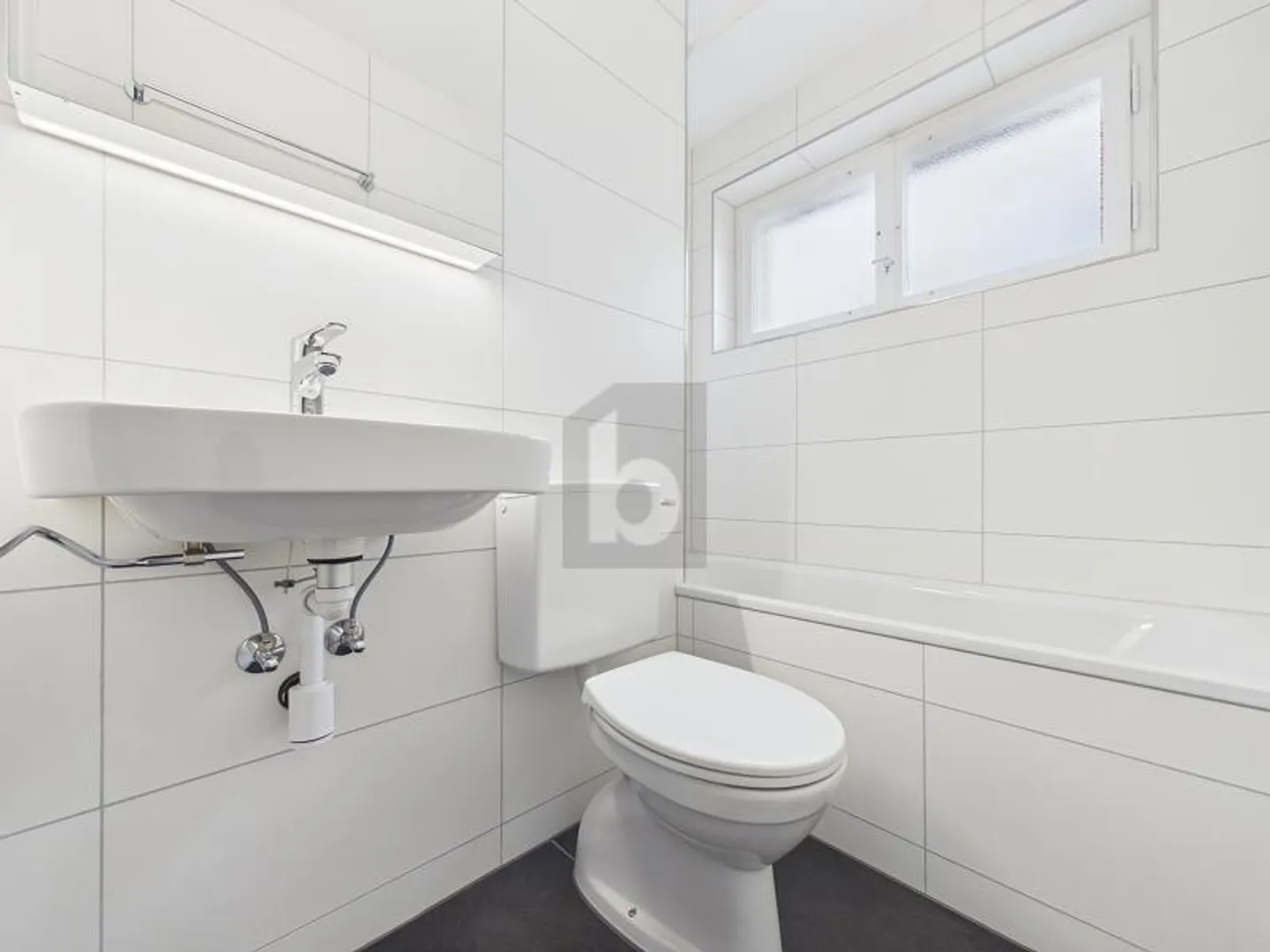 RENOVE RÉCEMMENT DANS UN QUARTIER RÉSIDENTIEL CALME - Photo 4 sur 6