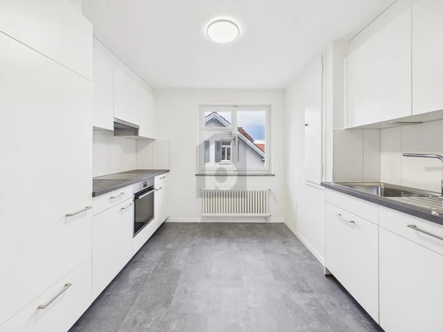 RENOVE RÉCEMMENT DANS UN QUARTIER RÉSIDENTIEL CALME - Photo 2 sur 6