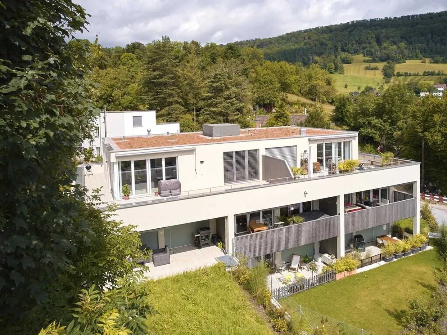 Fahrzeug sicher und Wettergeschützt in der Einstellhalle! - Foto 1 von 1