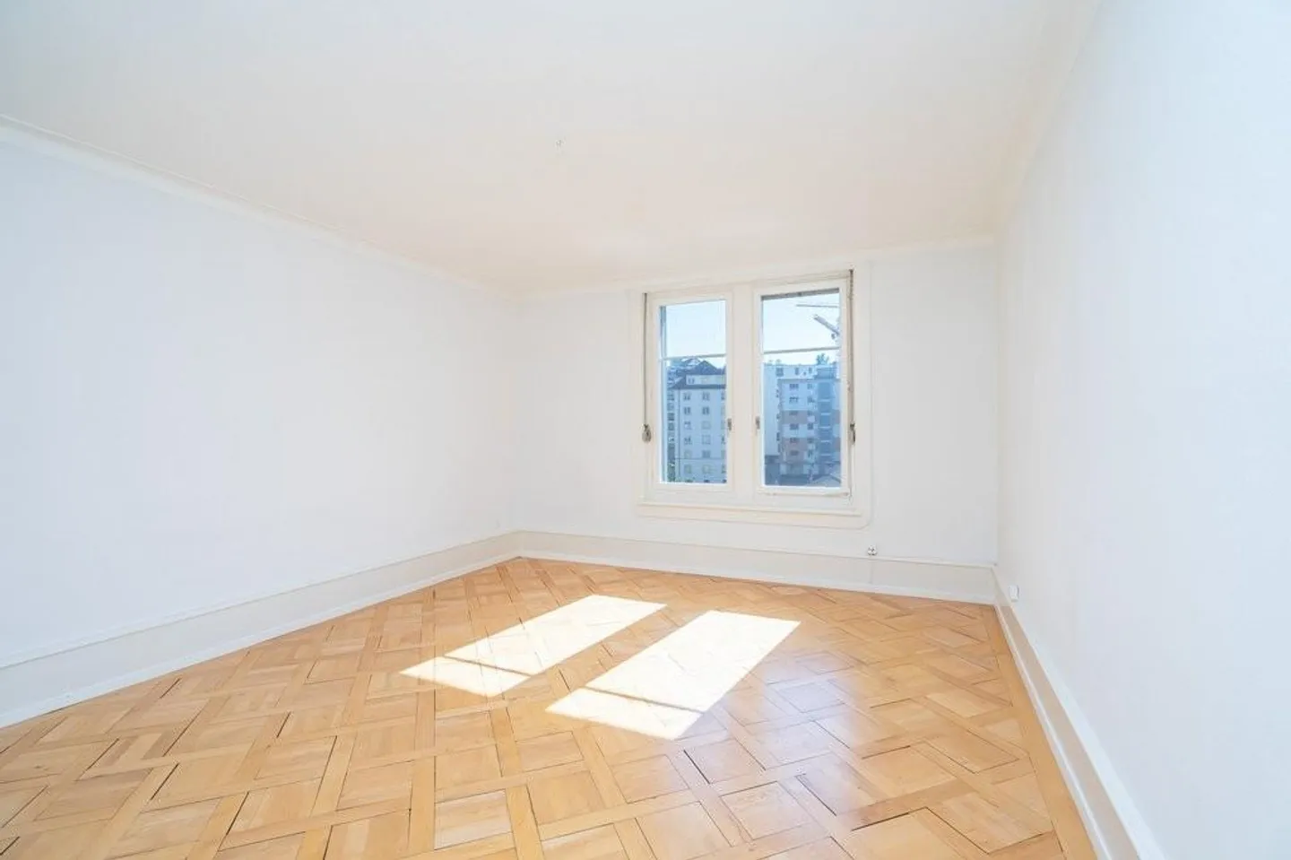 Schöne Wohnung mitten in Fribourg bis September 2026 - Foto 7 von 8