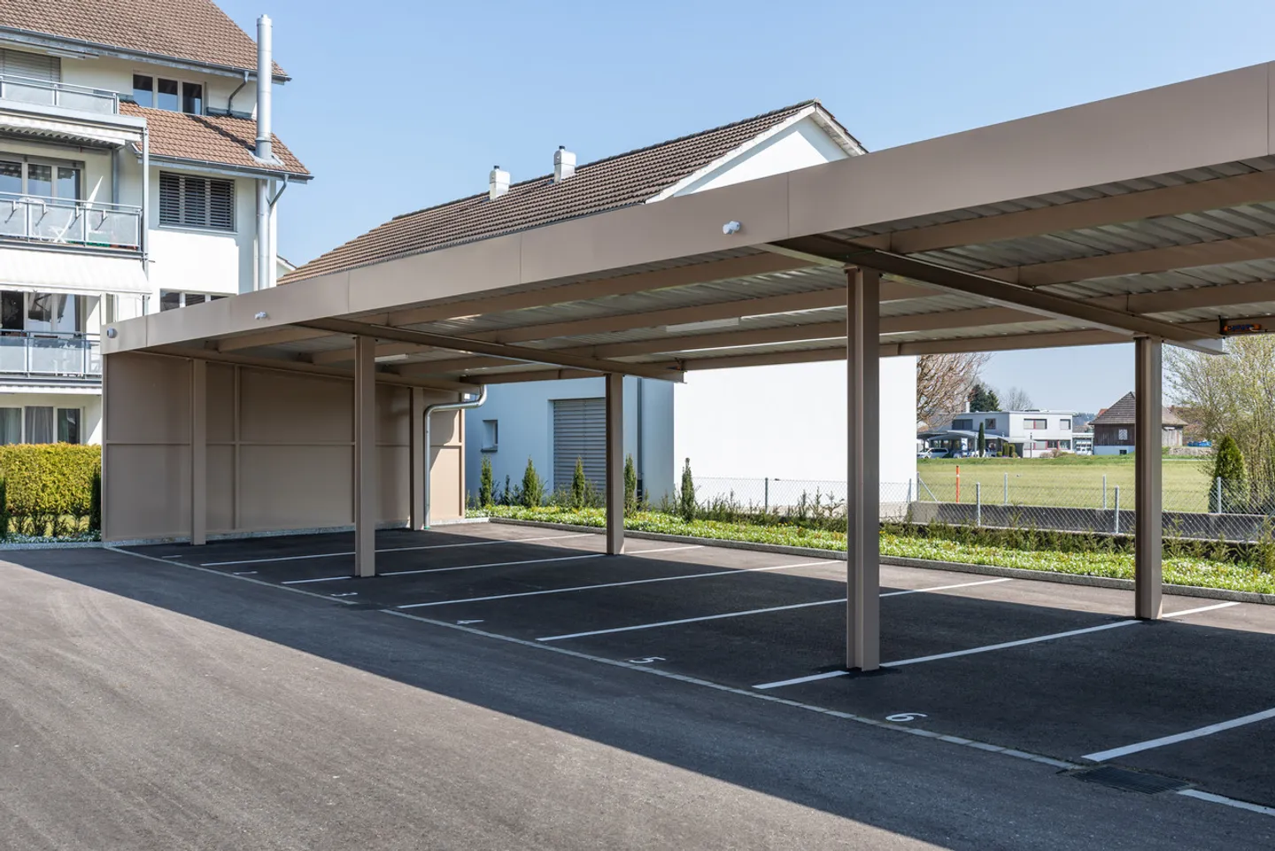 Überdachter Parkplatz mieten - Foto 3 von 8