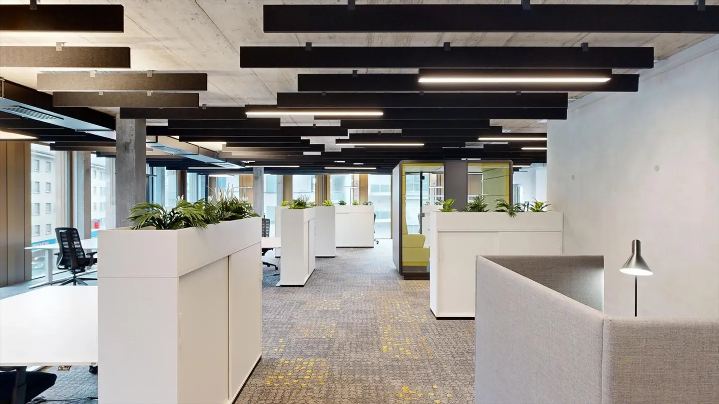 À louer au cœur de Sion, magnifiques bureaux partiellement meublés à partir de 70 m2 dans un nouveau quartier. - Photo 2 sur 12