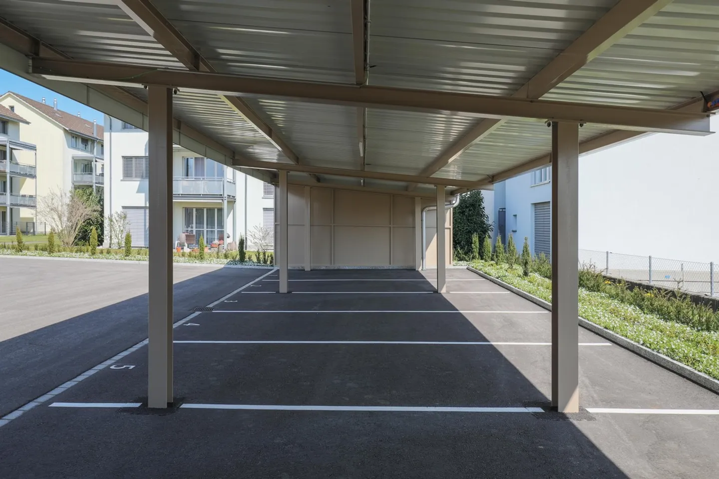 Überdachter Parkplatz mieten - Foto 6 von 8