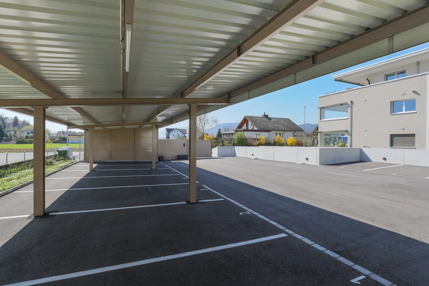 Überdachter Parkplatz mieten - Foto 7 von 8