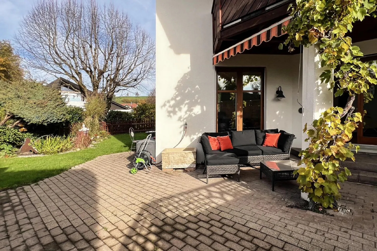 Semi-Detached Family House with Rigi View and Idyllic Garden - Photo 14 of 20