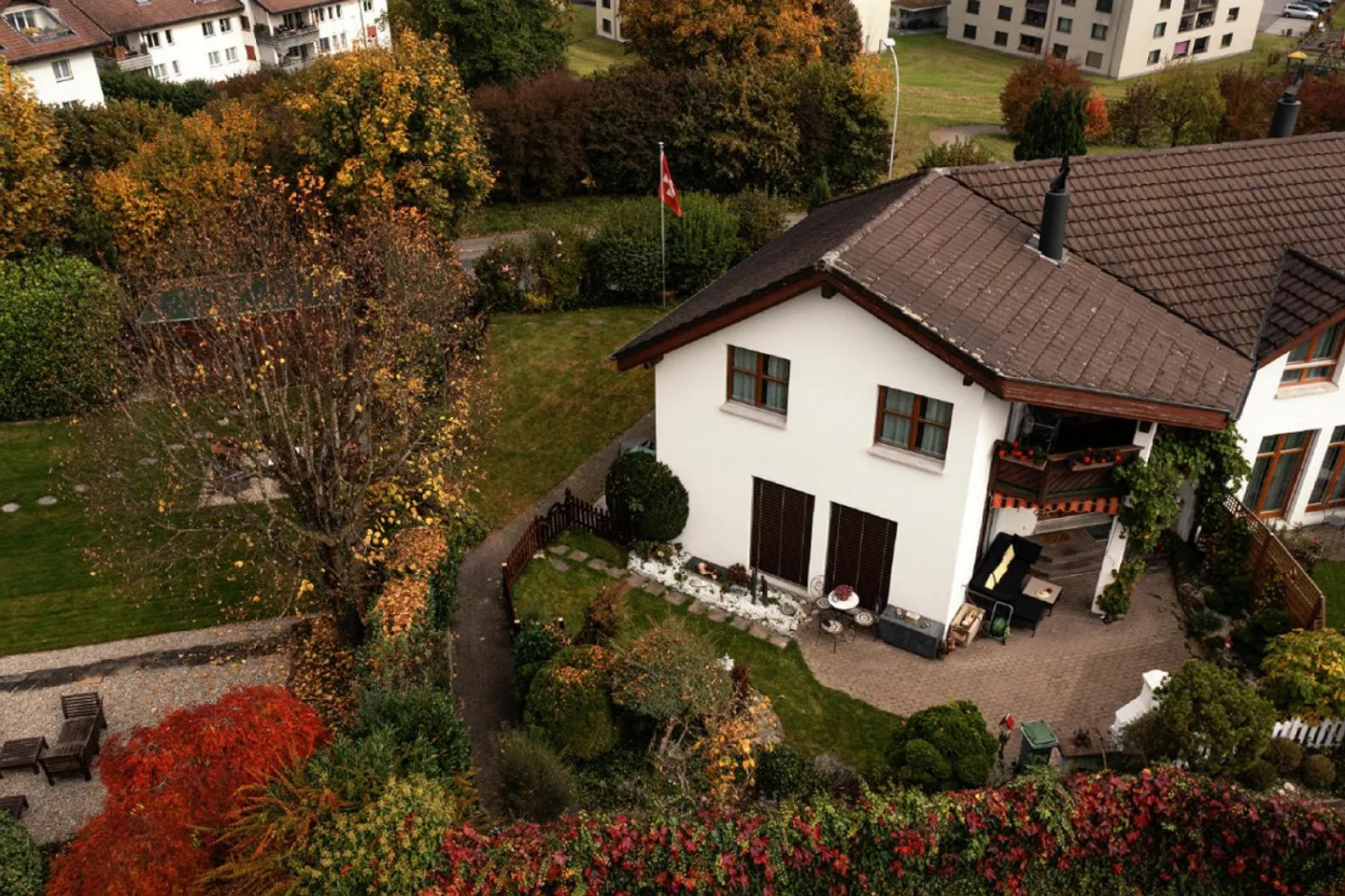 Semi-Detached Family House with Rigi View and Idyllic Garden - Photo 15 of 20
