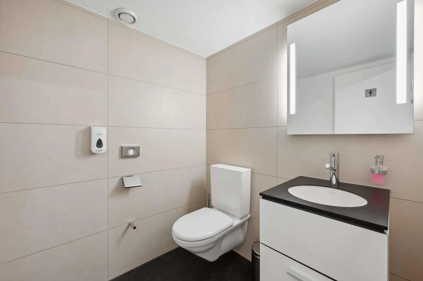 Proprietà commerciale e residenziale in vendita in una posizione centrale a Thayngen - Foto 5 di 10