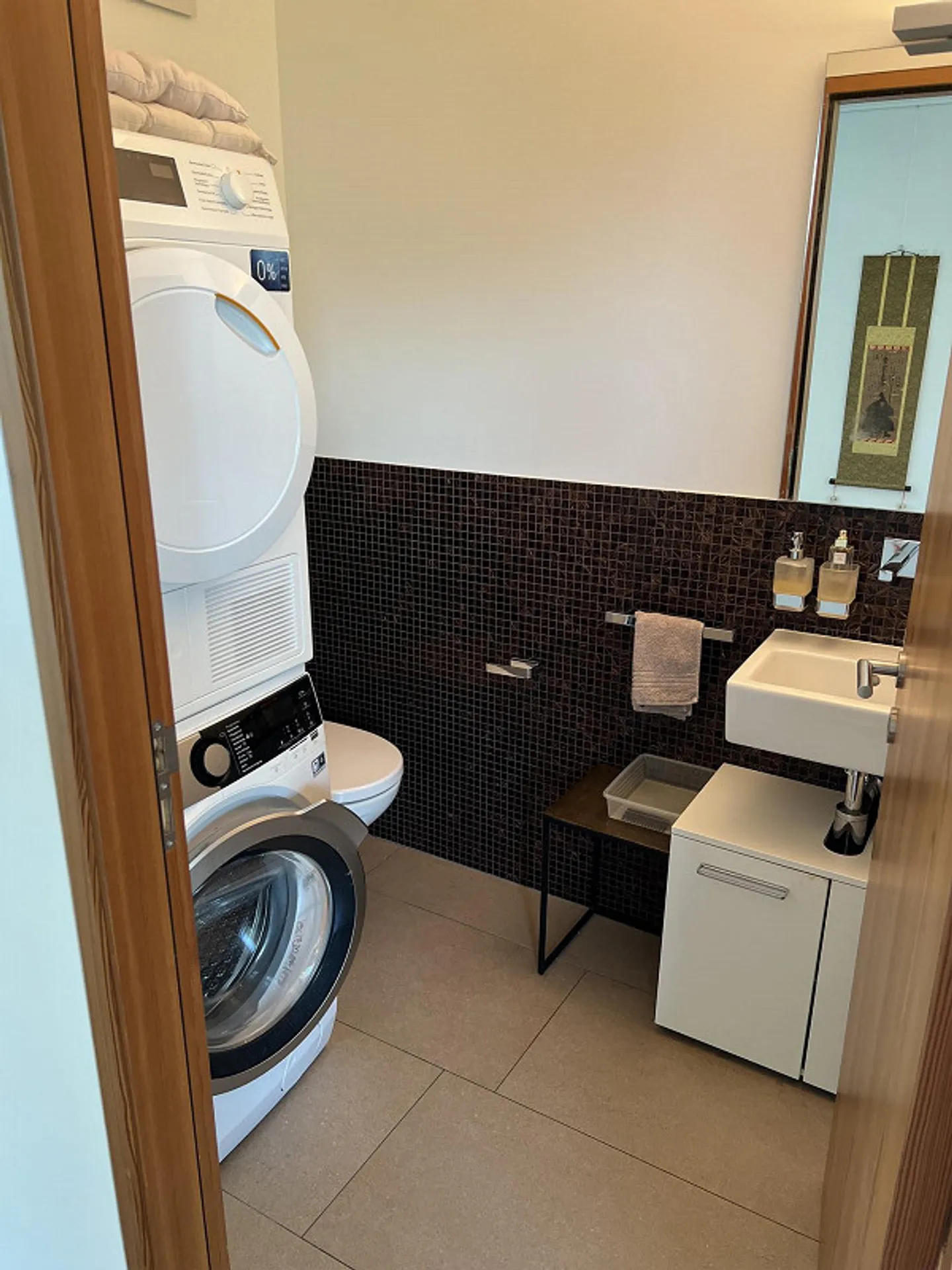 Living like in a single-family home - modern apartment near the lake with a large terrace - Photo 8 of 12