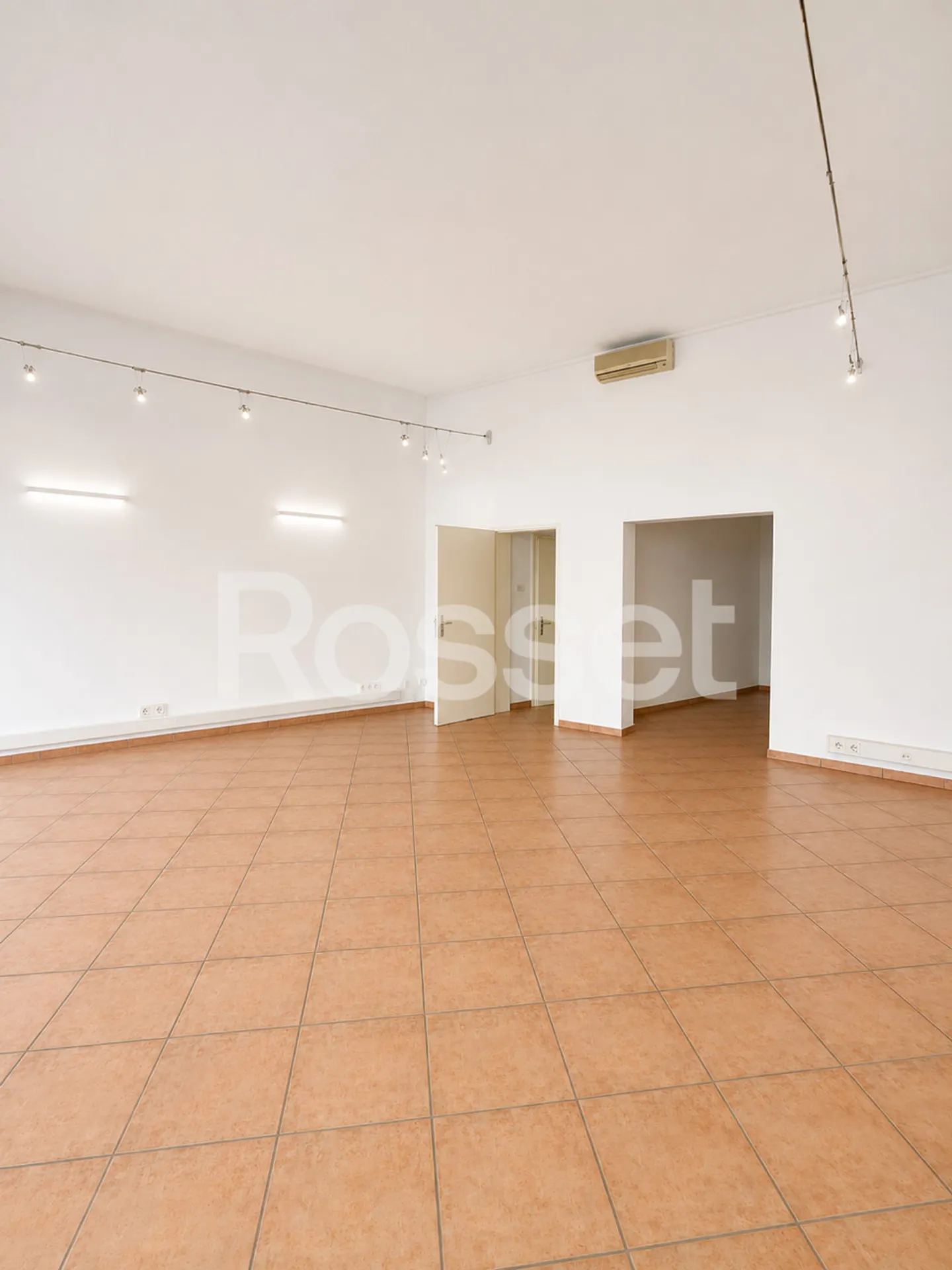 Arcade di circa 155 m² al piano terra - Foto 2 di 4
