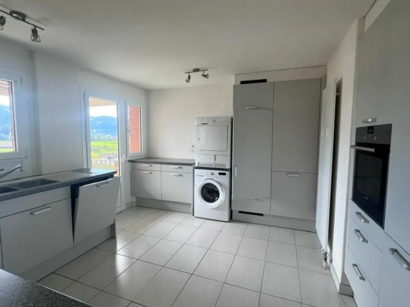 Traumhafte 5.5-Zimmerwohung mit grosszügigem Grundriss und Terrasse sucht Sie! - Foto 5 di 29