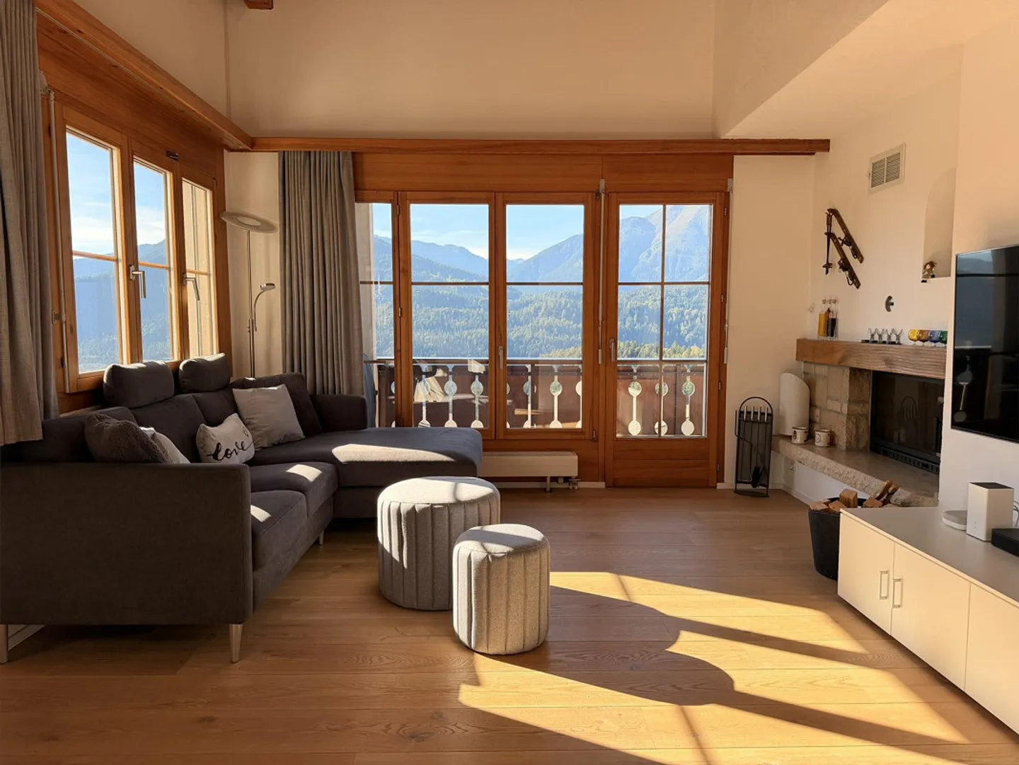 Vue sur la montagne incluse - Charmante, moderne première/seconde maison à Trin - Photo 5 sur 23