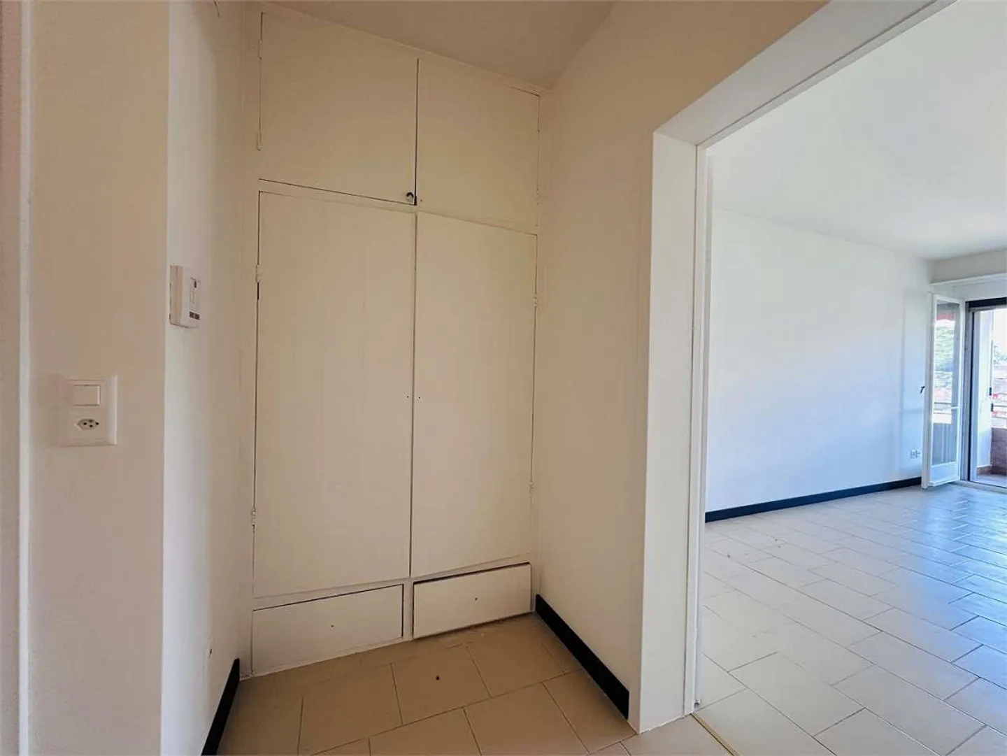 Spacious 3.5-room apartment in Stabio RENOVATED - Photo 2 of 12