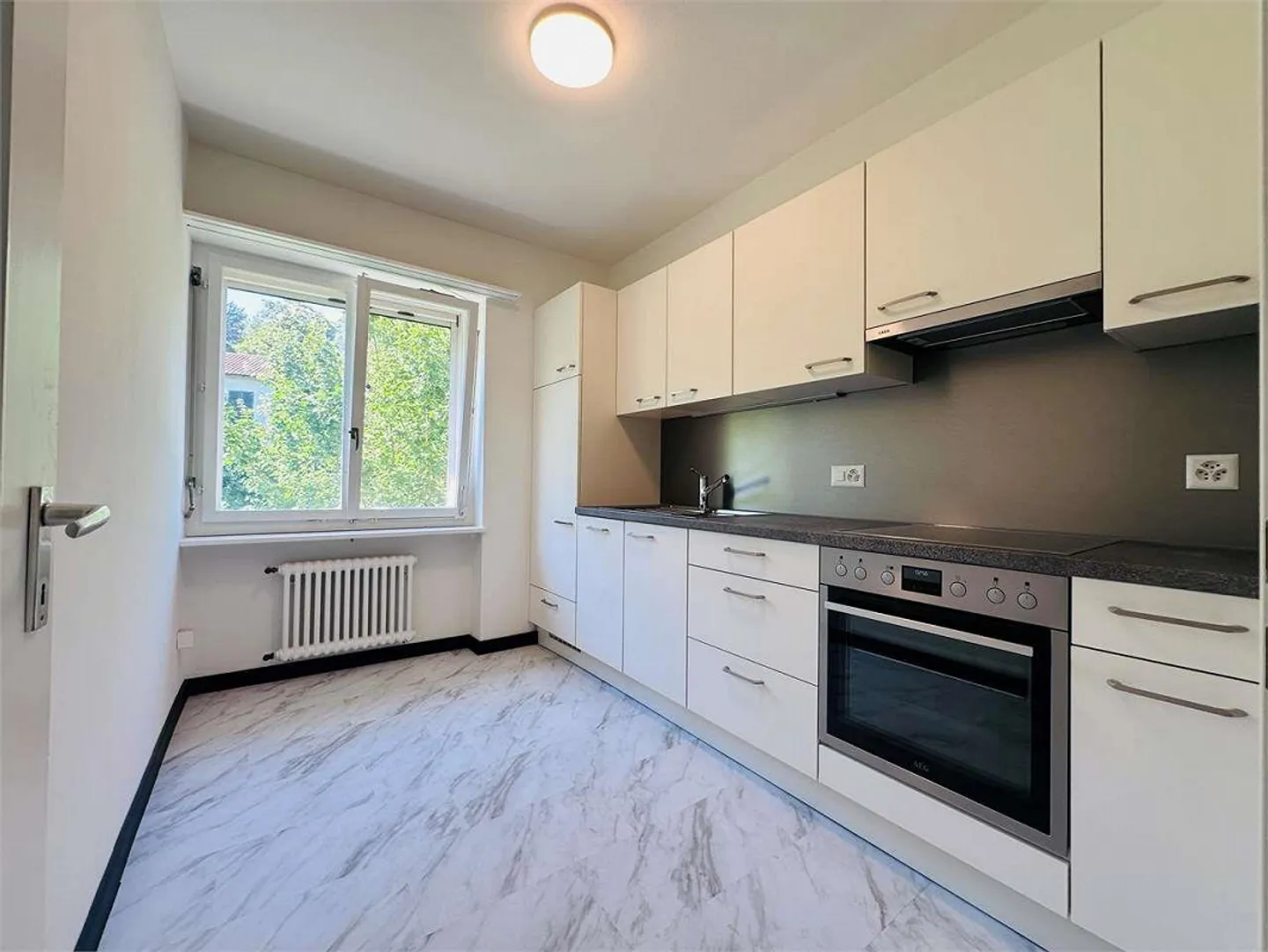 Spacious 3.5-room apartment in Stabio RENOVATED - Photo 5 of 12