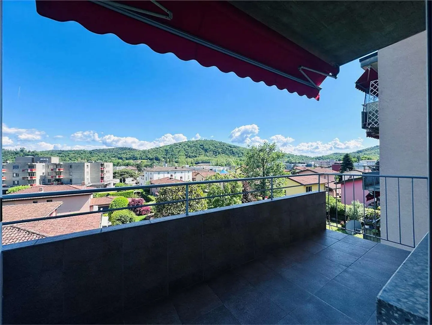 Spacious 3.5-room apartment in Stabio RENOVATED - Photo 7 of 12