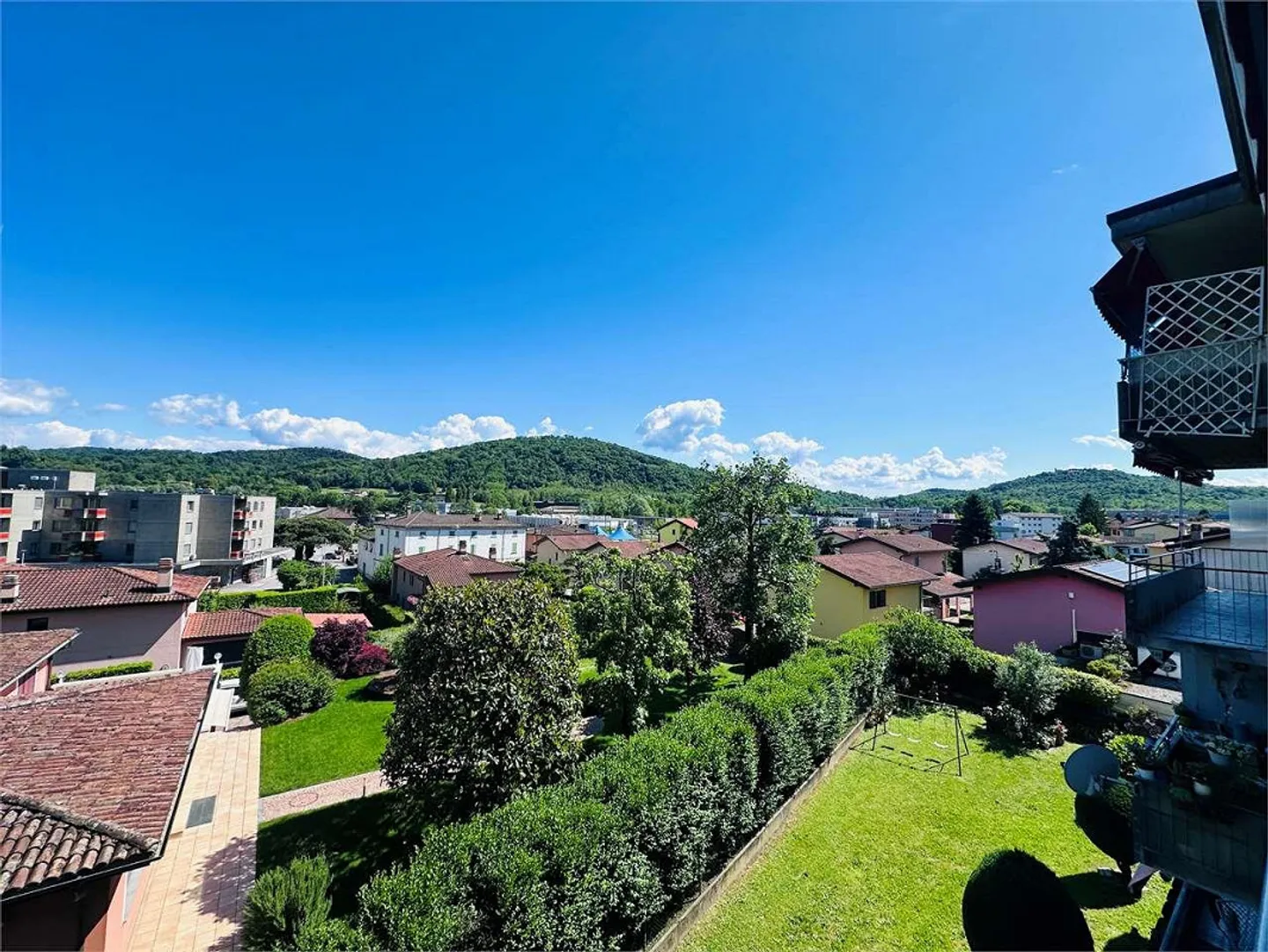 Spacious 3.5-room apartment in Stabio RENOVATED - Photo 8 of 12