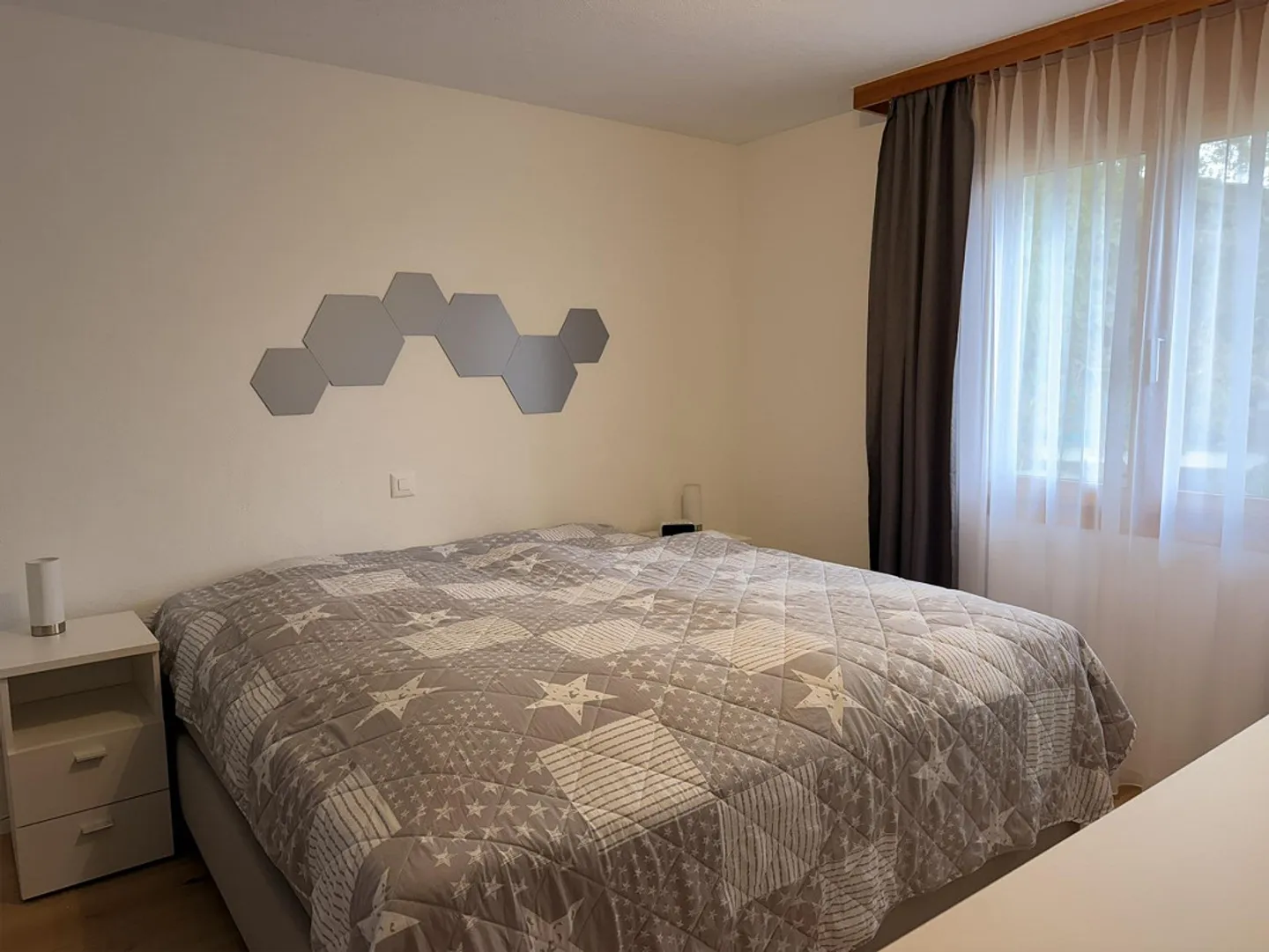 Vue sur la montagne incluse - Charmante, moderne première/seconde maison à Trin - Photo 15 sur 23