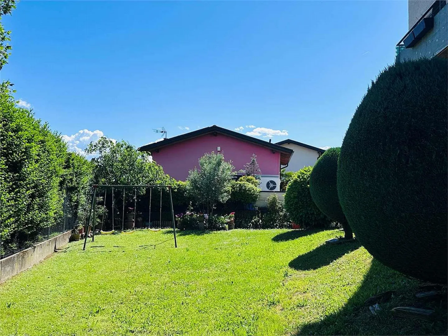 Spacious 3.5-room apartment in Stabio RENOVATED - Photo 11 of 12