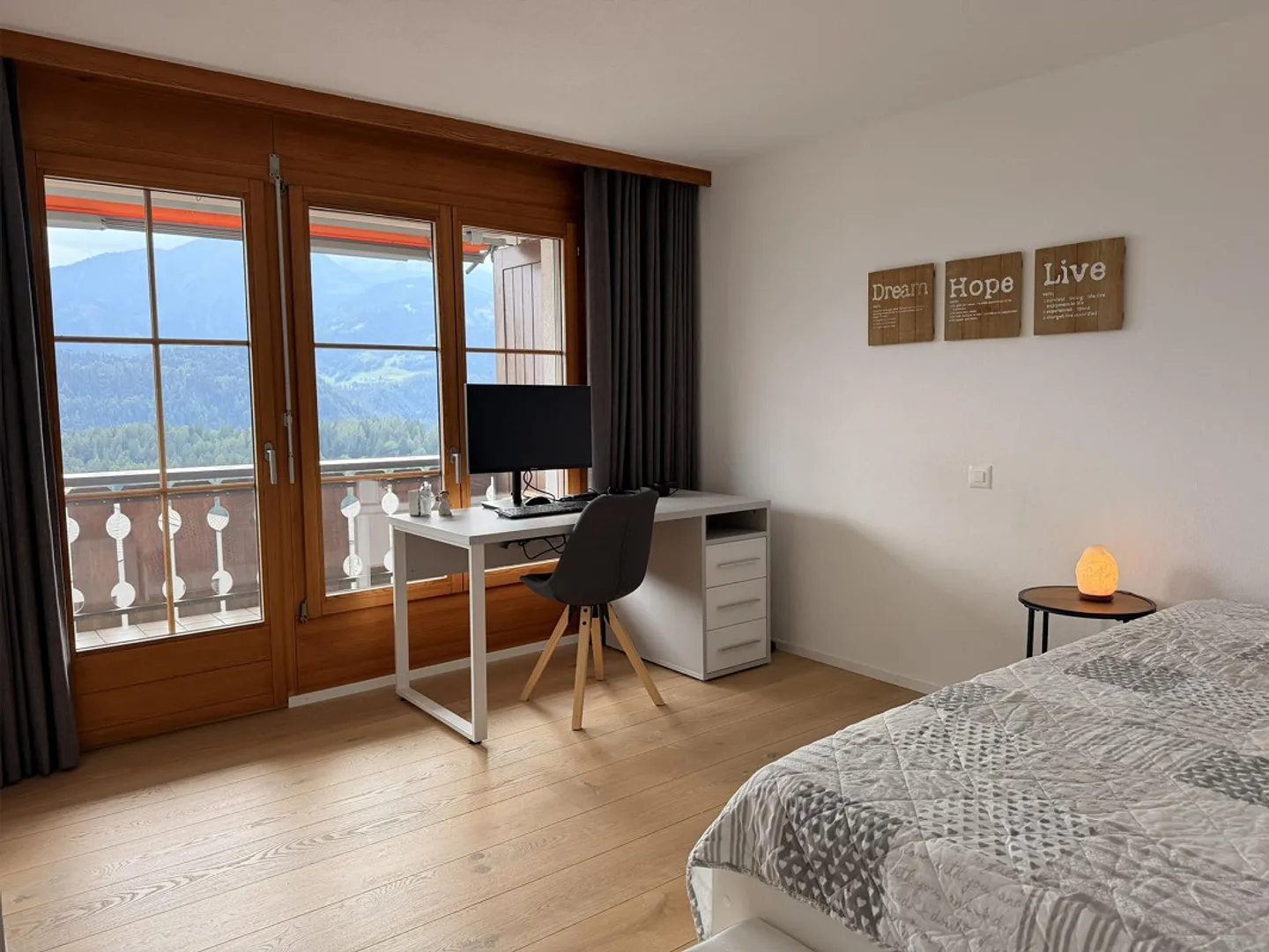 Vue sur la montagne incluse - Charmante, moderne première/seconde maison à Trin - Photo 19 sur 23