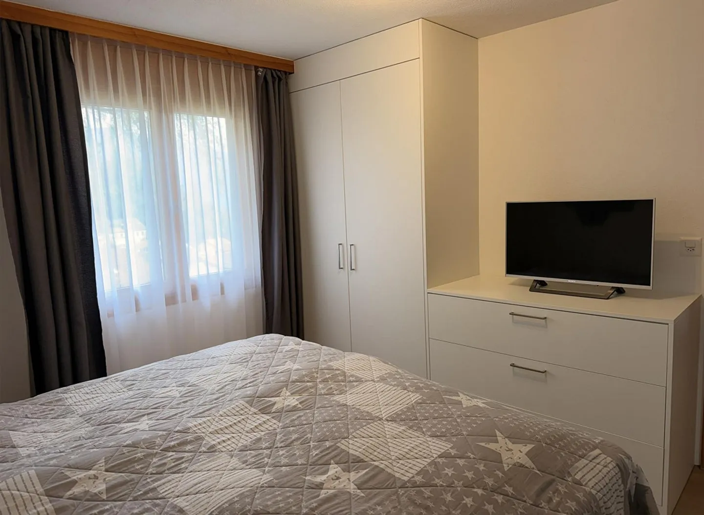 Vue sur la montagne incluse - Charmante, moderne première/seconde maison à Trin - Photo 16 sur 23