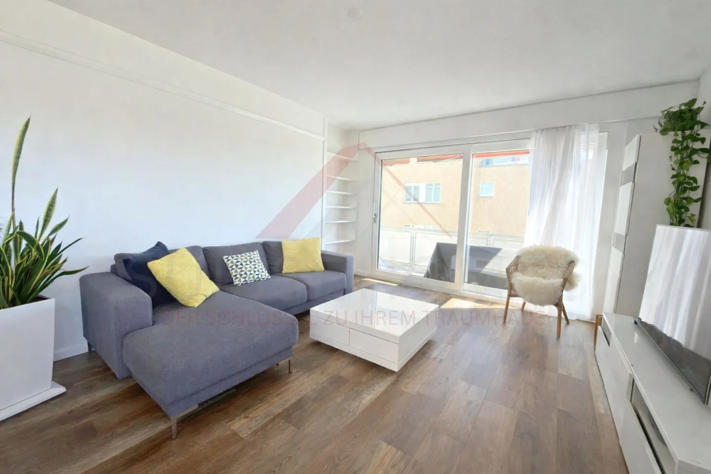 Modernized 5.5-Room Apartment - Photo 3 of 20