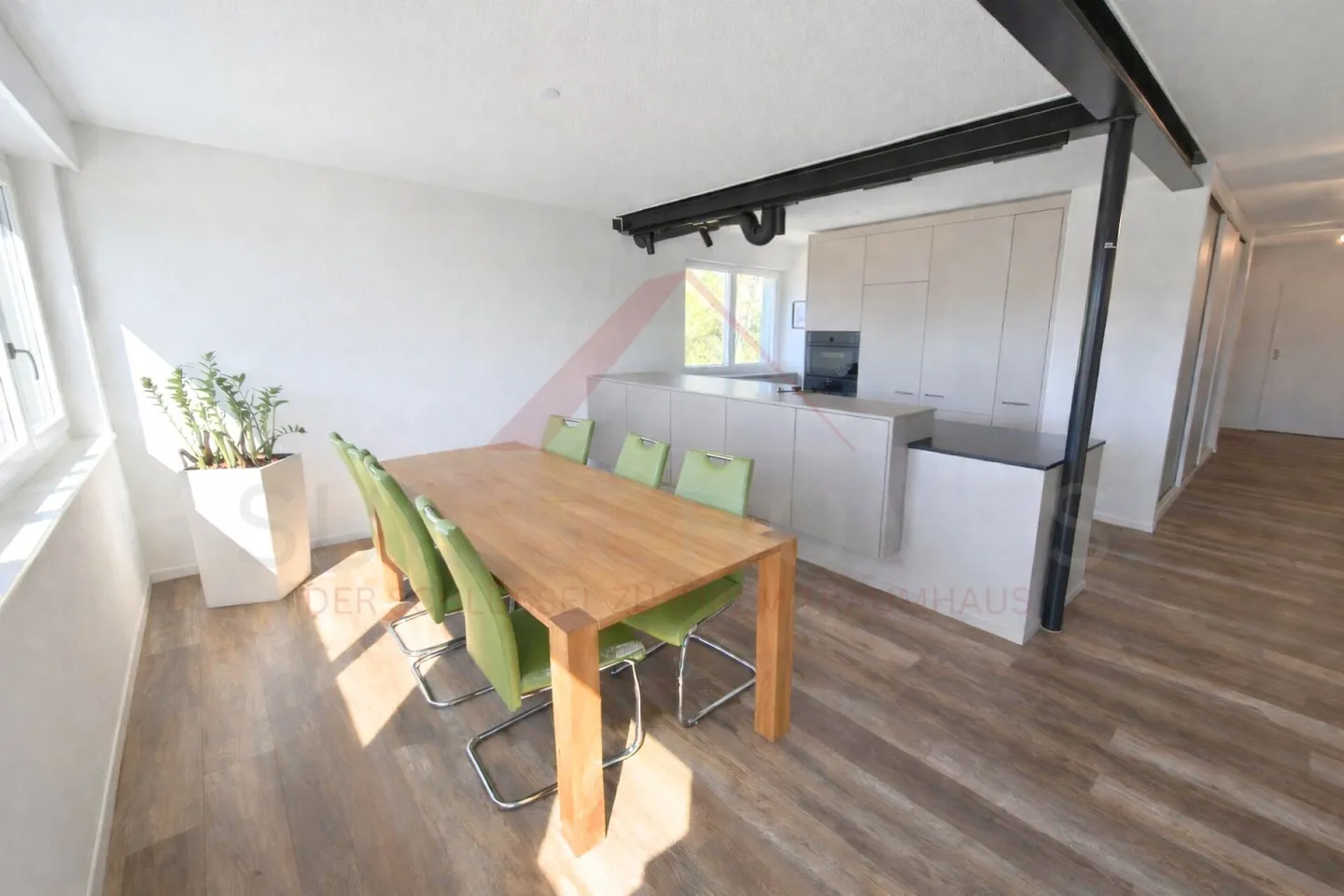 Modernized 5.5-Room Apartment - Photo 4 of 20