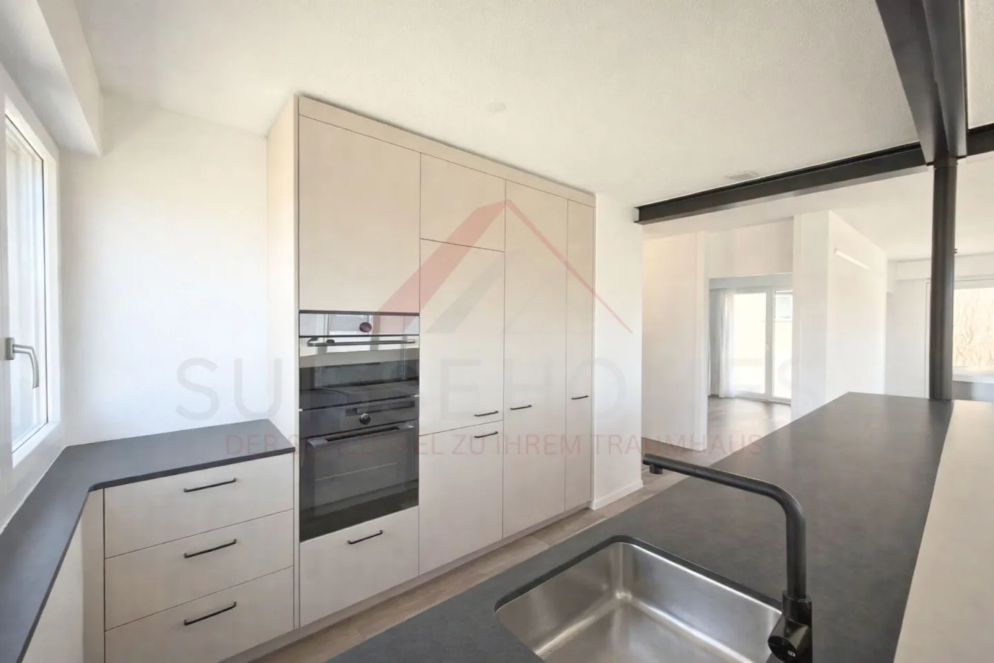 Modernized 5.5-Room Apartment - Photo 6 of 20