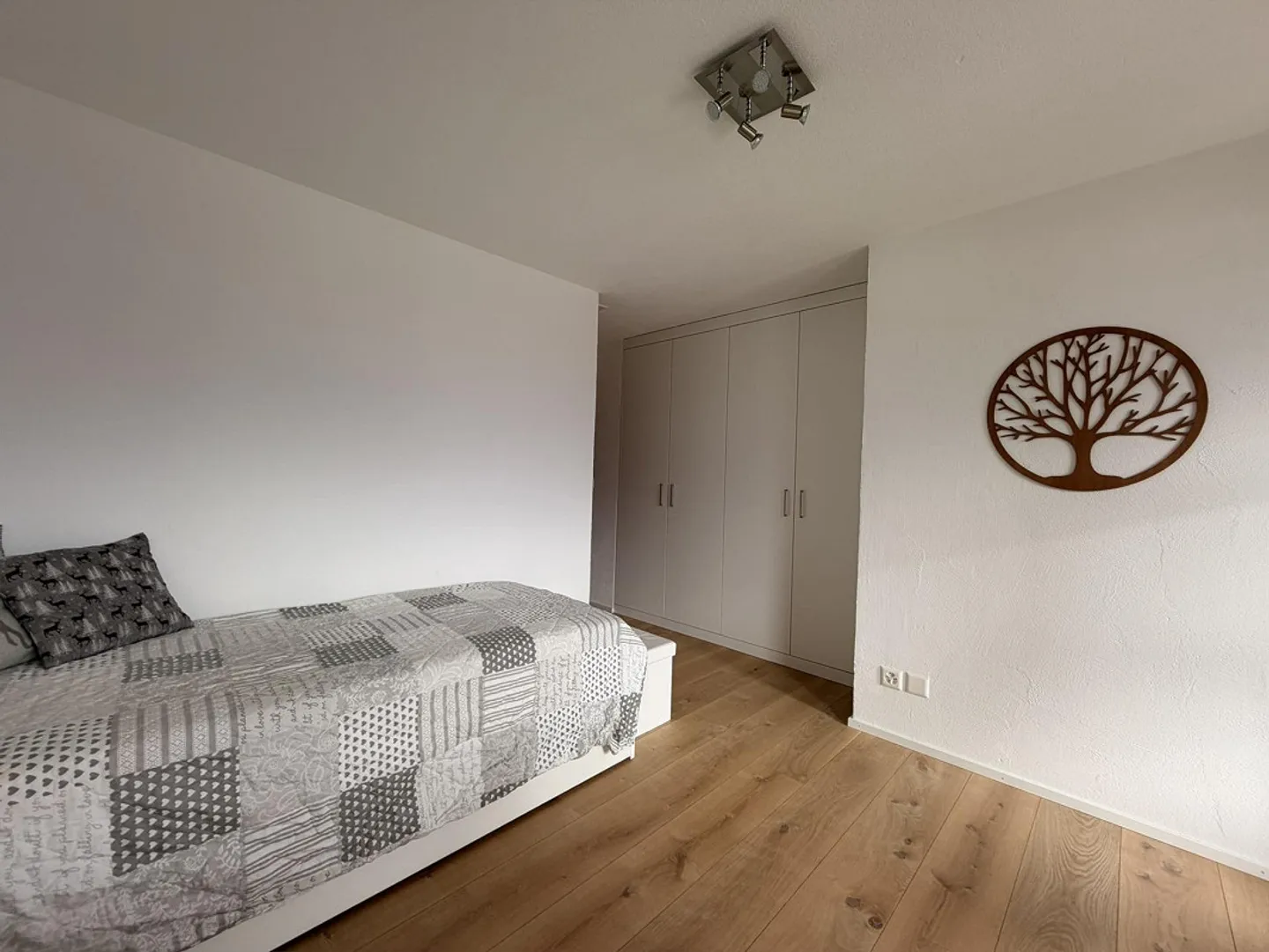 Vue sur la montagne incluse - Charmante, moderne première/seconde maison à Trin - Photo 21 sur 23