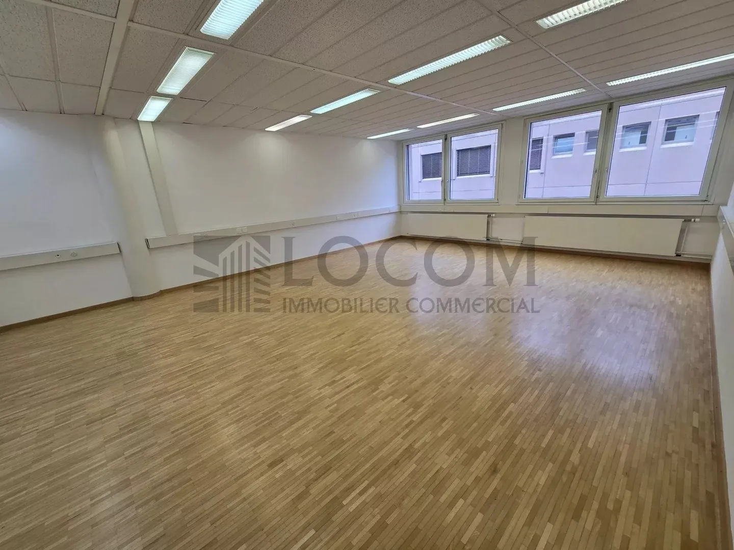 Locaux à louer dans un bâtiment équipé - Photo 4 sur 13