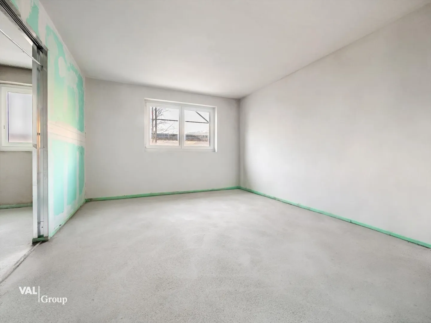 Modern and spacious dream home - Photo 3 of 12