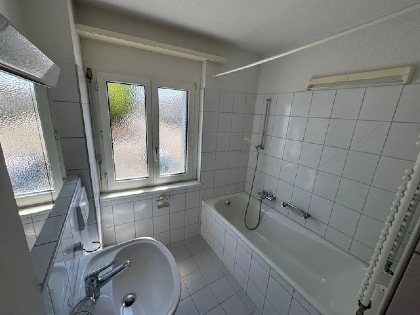 Charming partially renovated 3.5-room apartment in the center - Photo 7 of 8