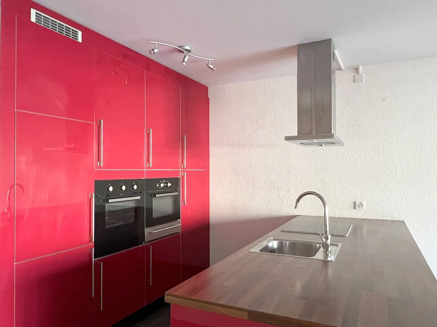 Appartement en copropriété ensoleillé de 3.5 pièces avec balcon, cave et place de parking intérieure - Photo 5 sur 25