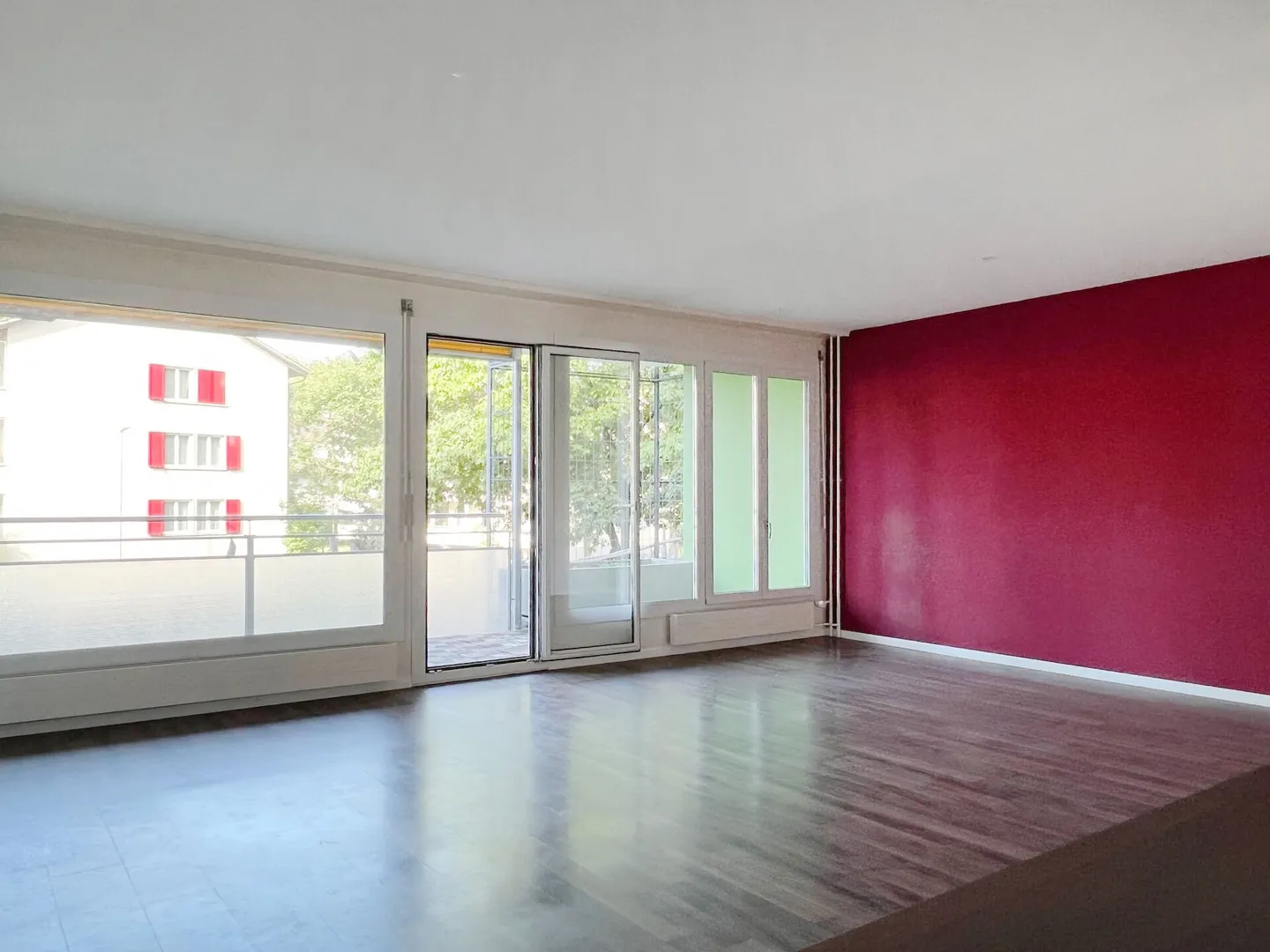 Appartement en copropriété ensoleillé de 3.5 pièces avec balcon, cave et place de parking intérieure - Photo 7 sur 25