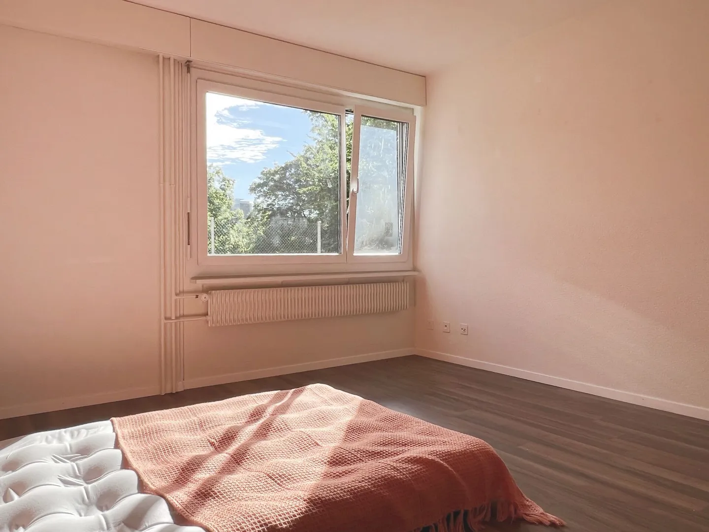 Appartement en copropriété ensoleillé de 3.5 pièces avec balcon, cave et place de parking intérieure - Photo 11 sur 25