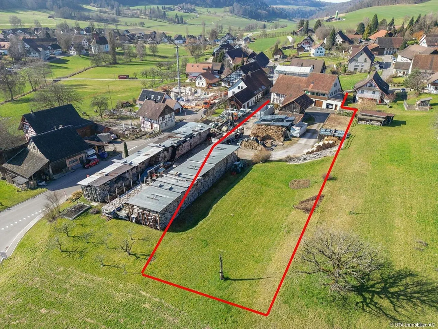 Deux maisons résidentielles, terrain à bâtir et garage pour camping-car !!! - Photo 1 sur 12