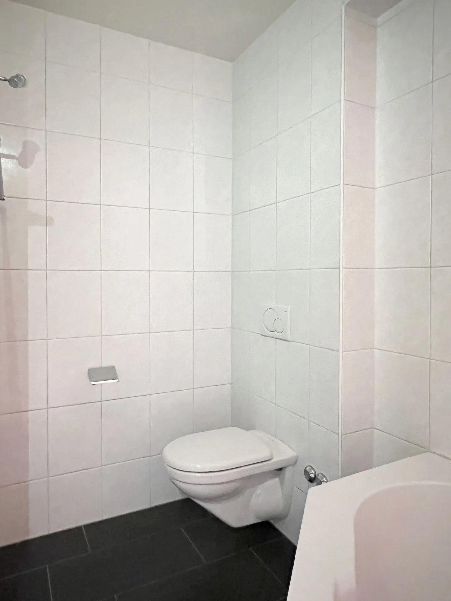 Appartement en copropriété ensoleillé de 3.5 pièces avec balcon, cave et place de parking intérieure - Photo 9 sur 25