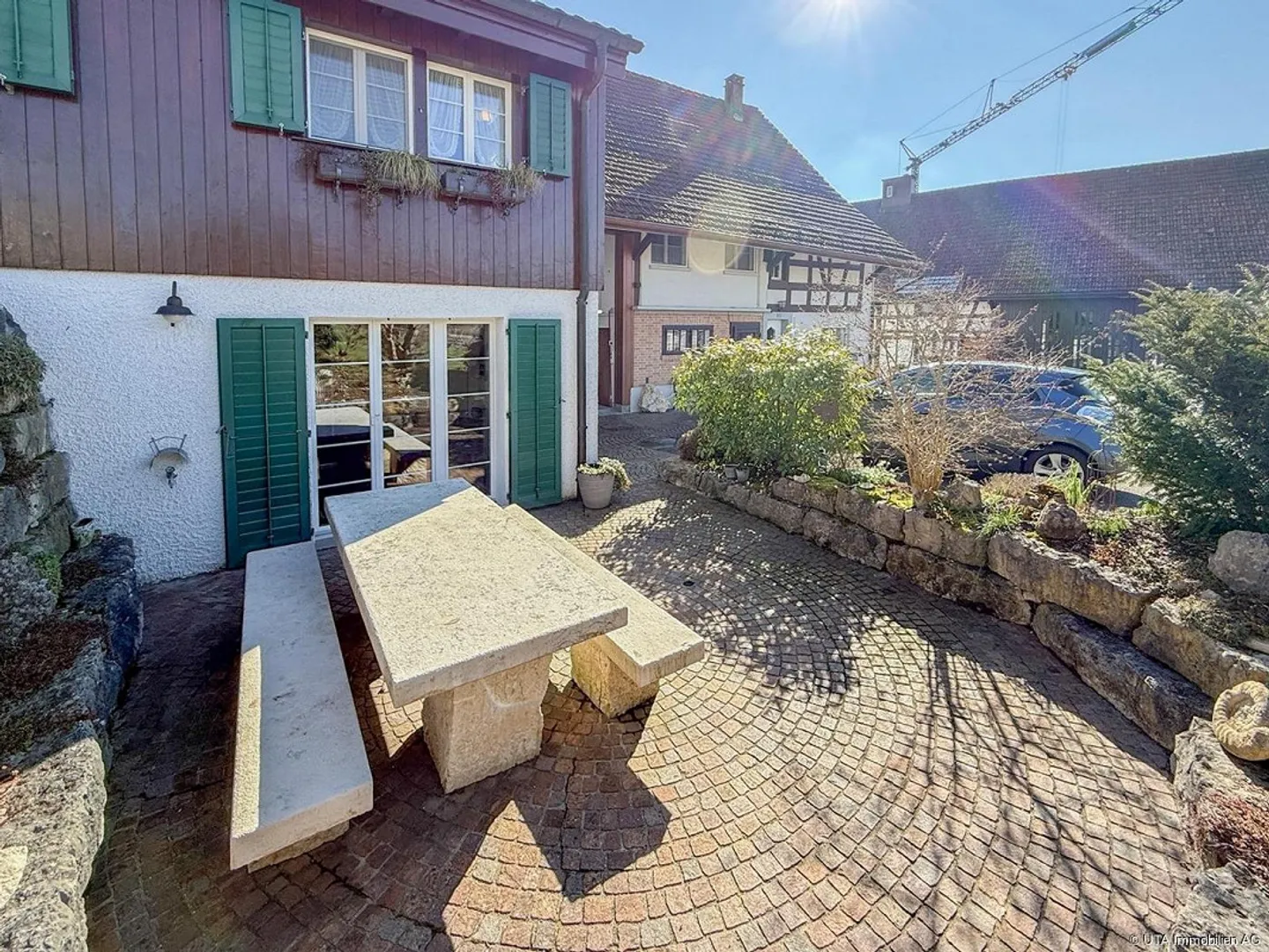 Deux maisons résidentielles, terrain à bâtir et garage pour camping-car !!! - Photo 5 sur 12