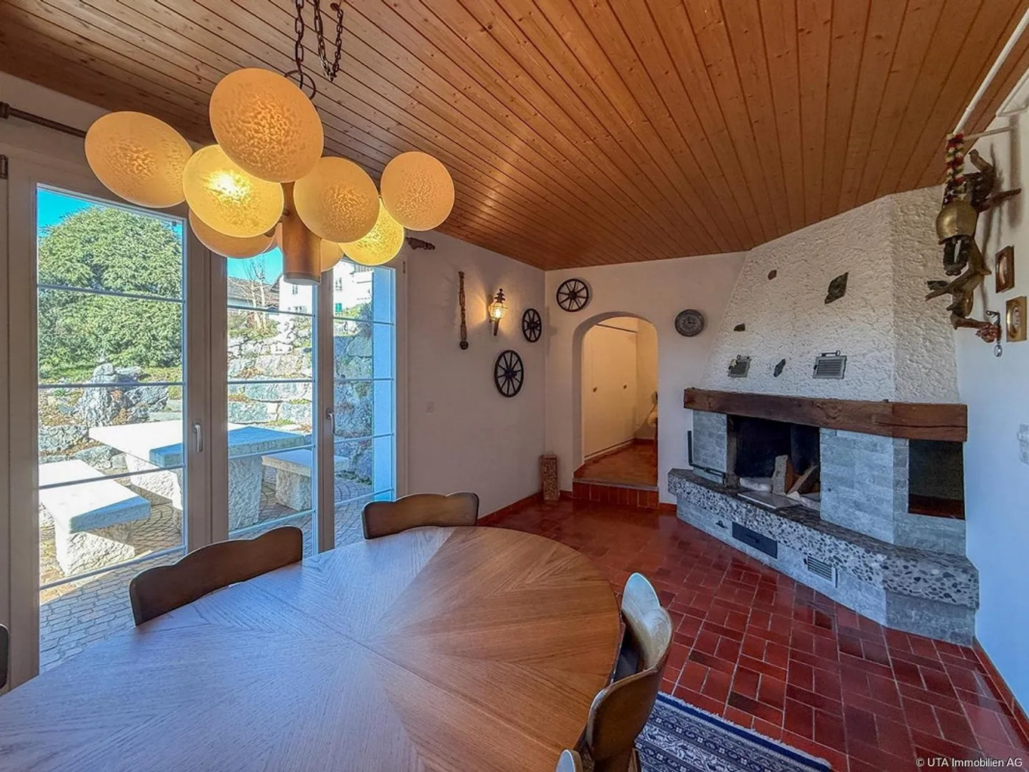 Deux maisons résidentielles, terrain à bâtir et garage pour camping-car !!! - Photo 7 sur 12