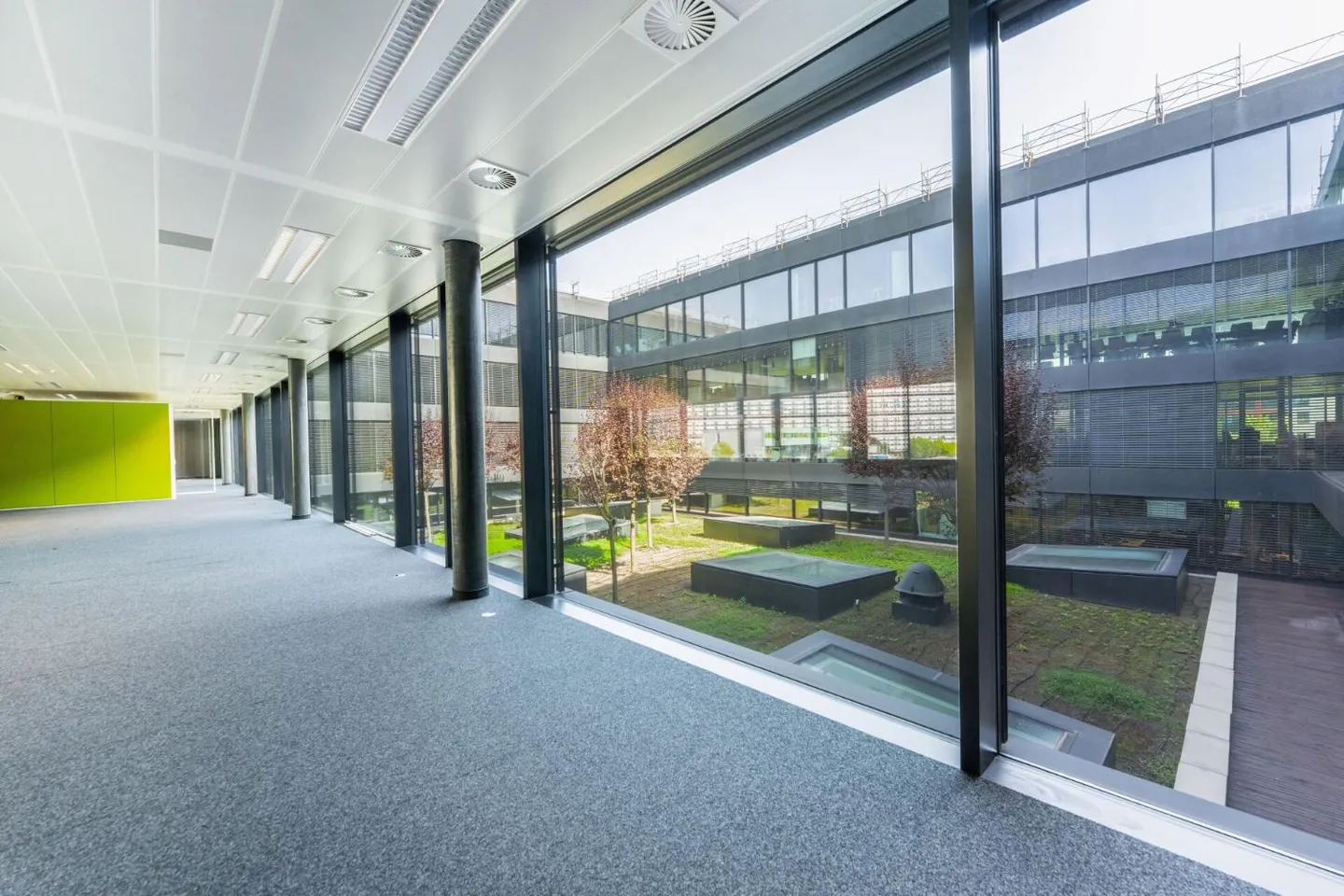 Superficie amministrativa di 529 m² al 3° piano - grandi spazi per uffici luminosi e modulari - Foto 3 di 9