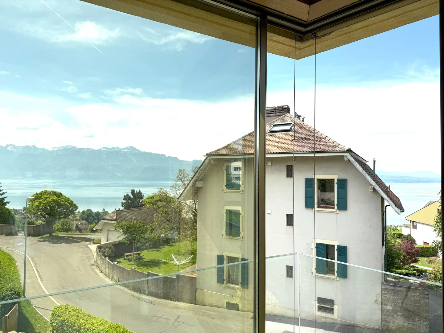 Appartement de Luxe avec Vue sur le Lac - Photo 5 sur 17