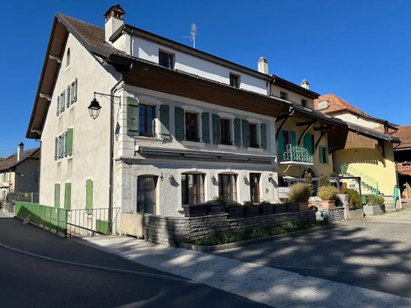 Villa for sale - Photo 1 of 9