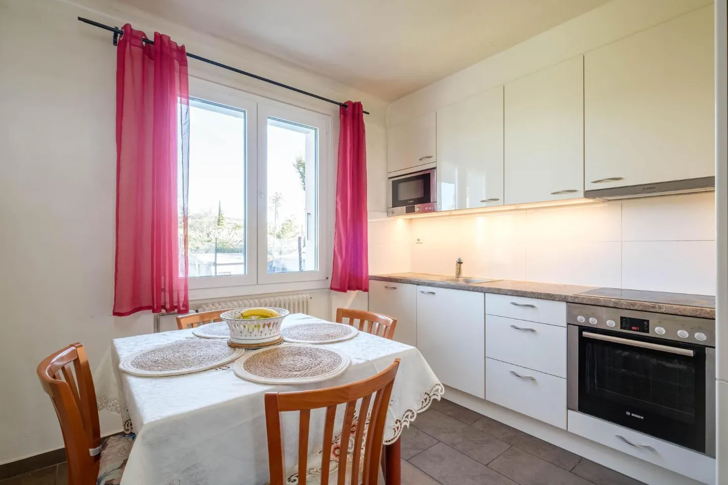 Beautiful detached house - Photo 3 of 3