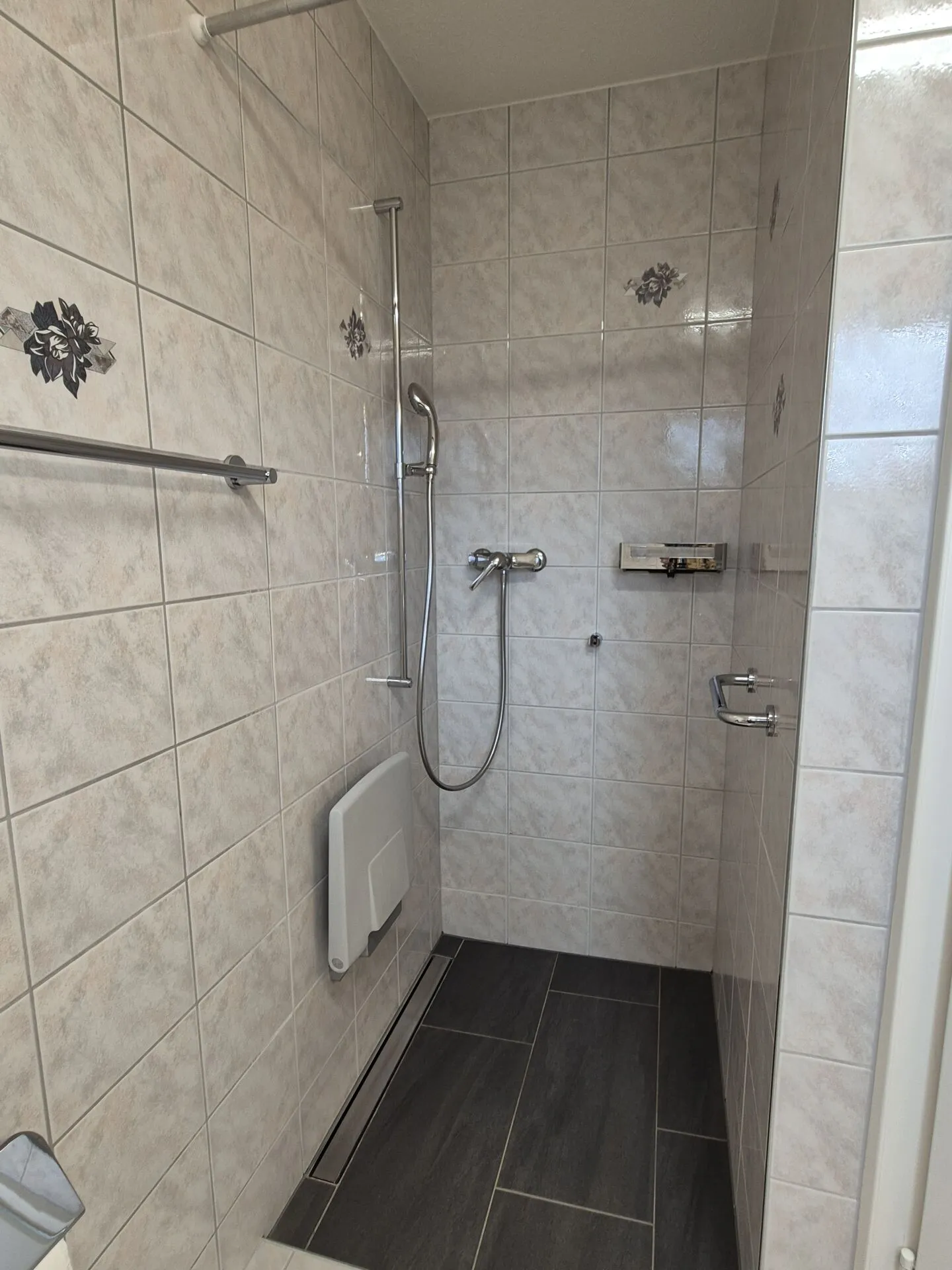 Appartamento di 4 stanze in una posizione tranquilla - Foto 8 di 9