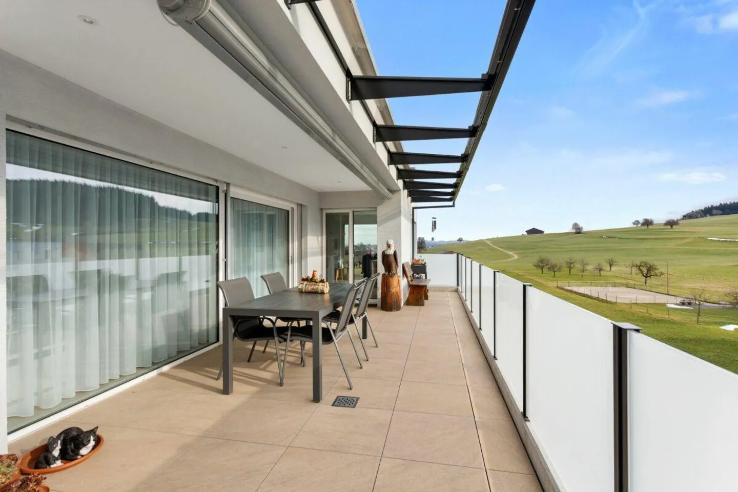 Nearly new 4.5-room penthouse apartment with magnificent views - Photo 1 of 10
